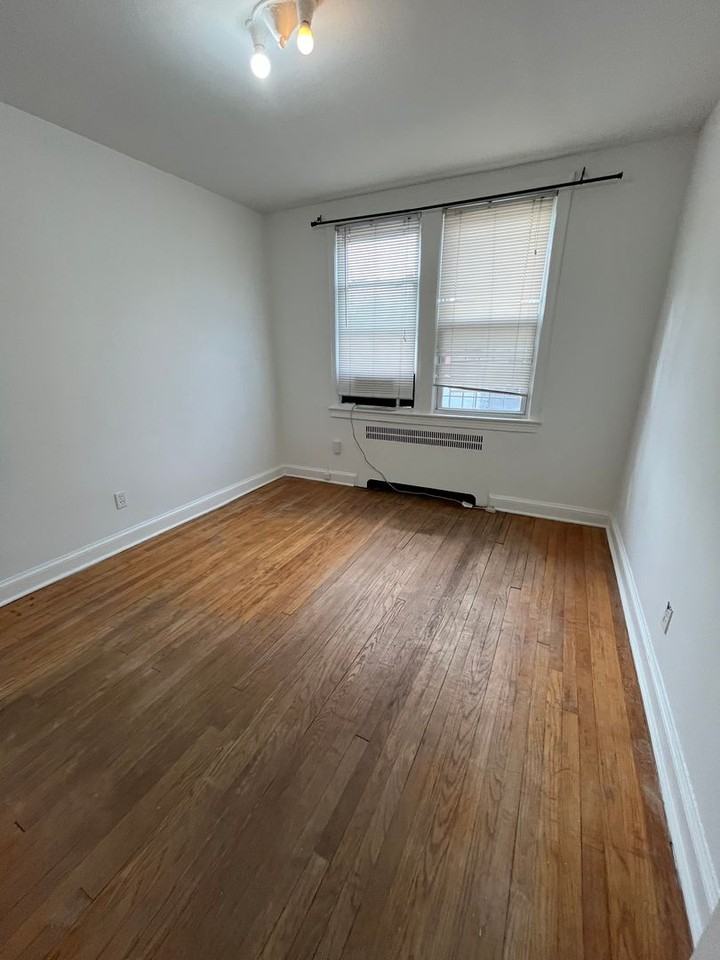 4034 7th St Ne - Photo 5 of 10