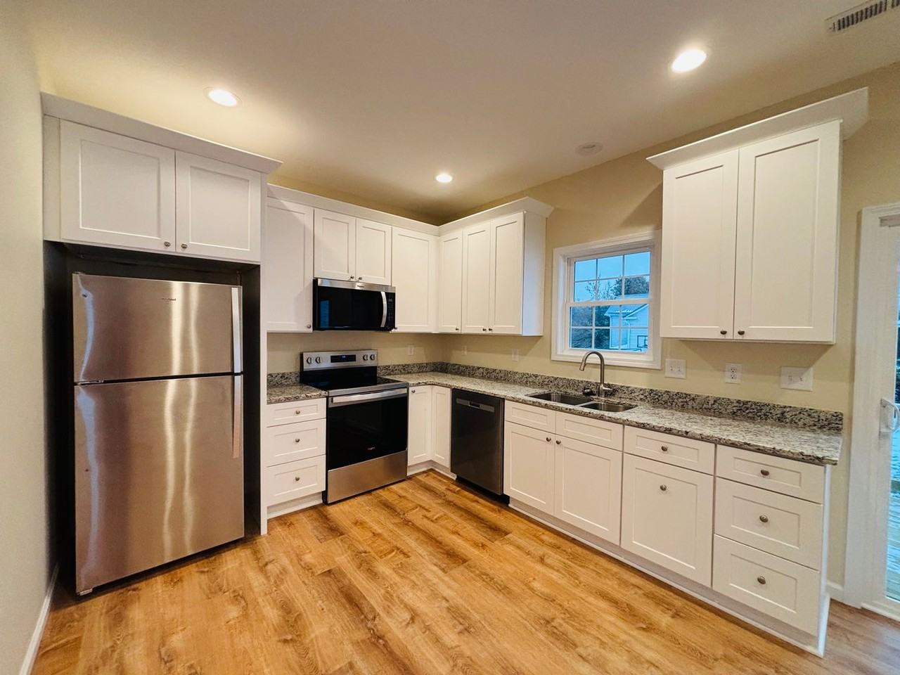 290 Perry Street Northeast - Photo 6 of 17