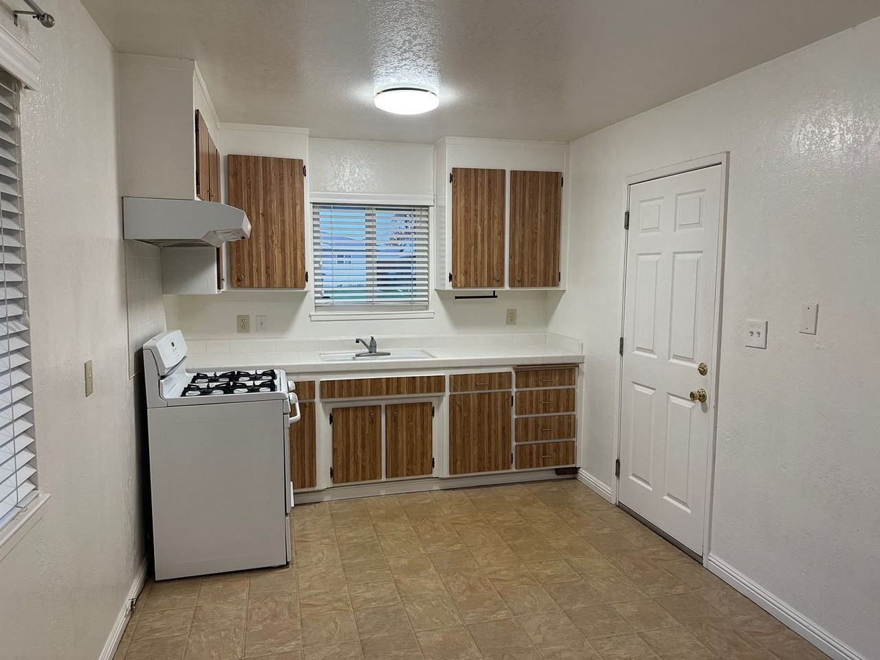 7643 Milldale Circle - Photo 3 of 9