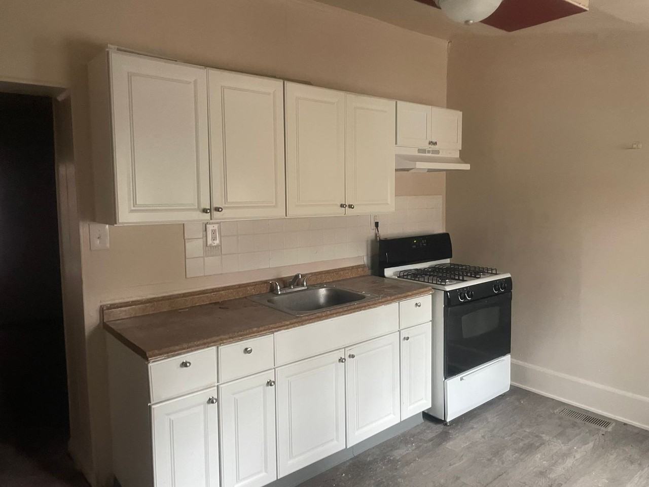 122 West Elm Street - Photo 2 of 8