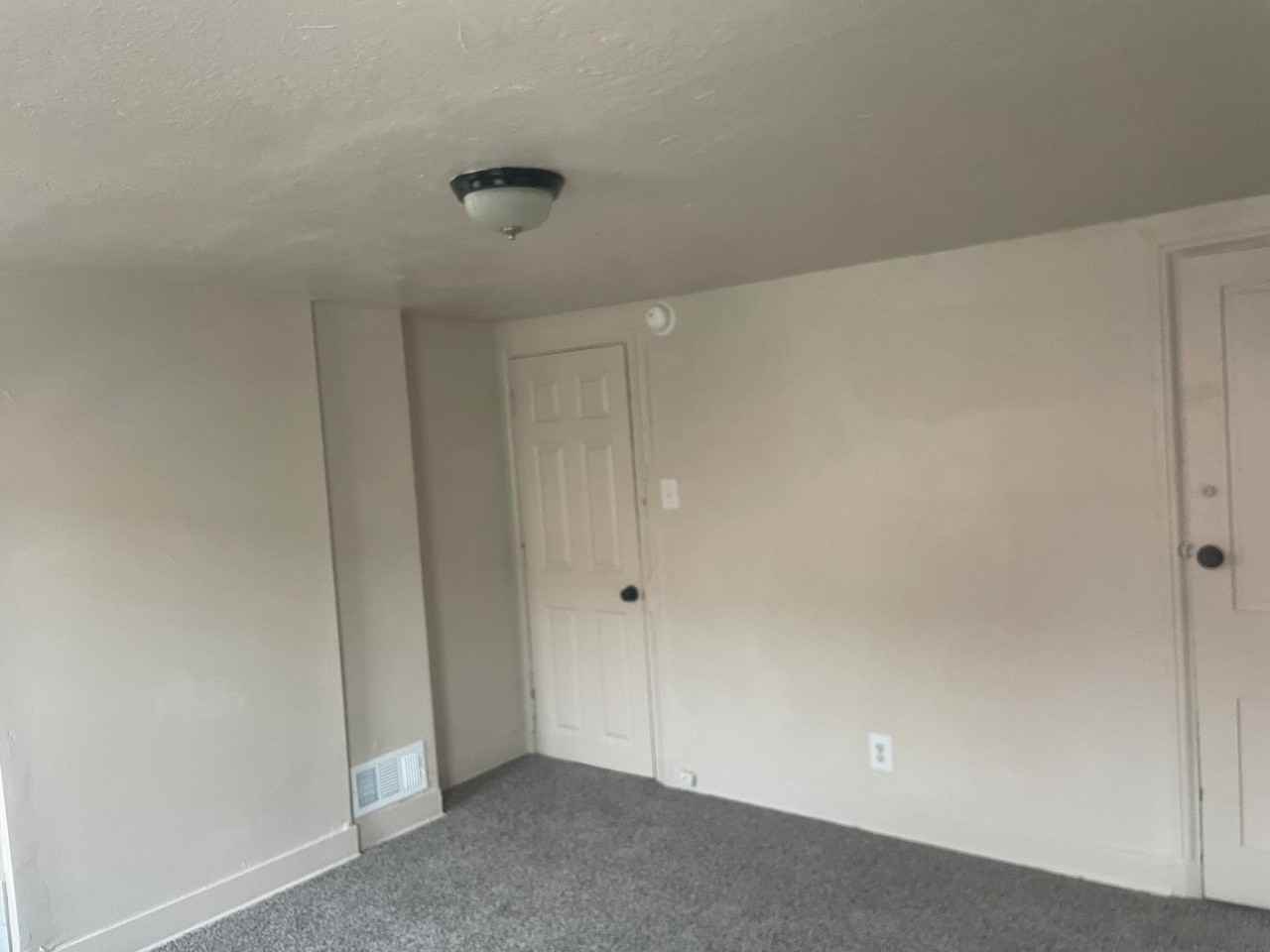 122 West Elm Street - Photo 5 of 8