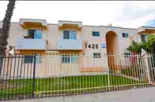 featured image of 7425 Vineland Ave