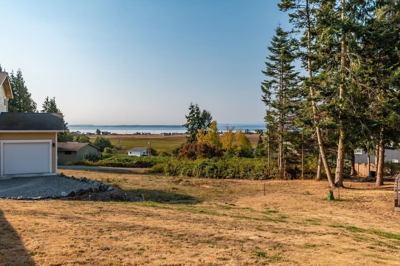 1094 South Halsey Drive - Photo 2 of 27