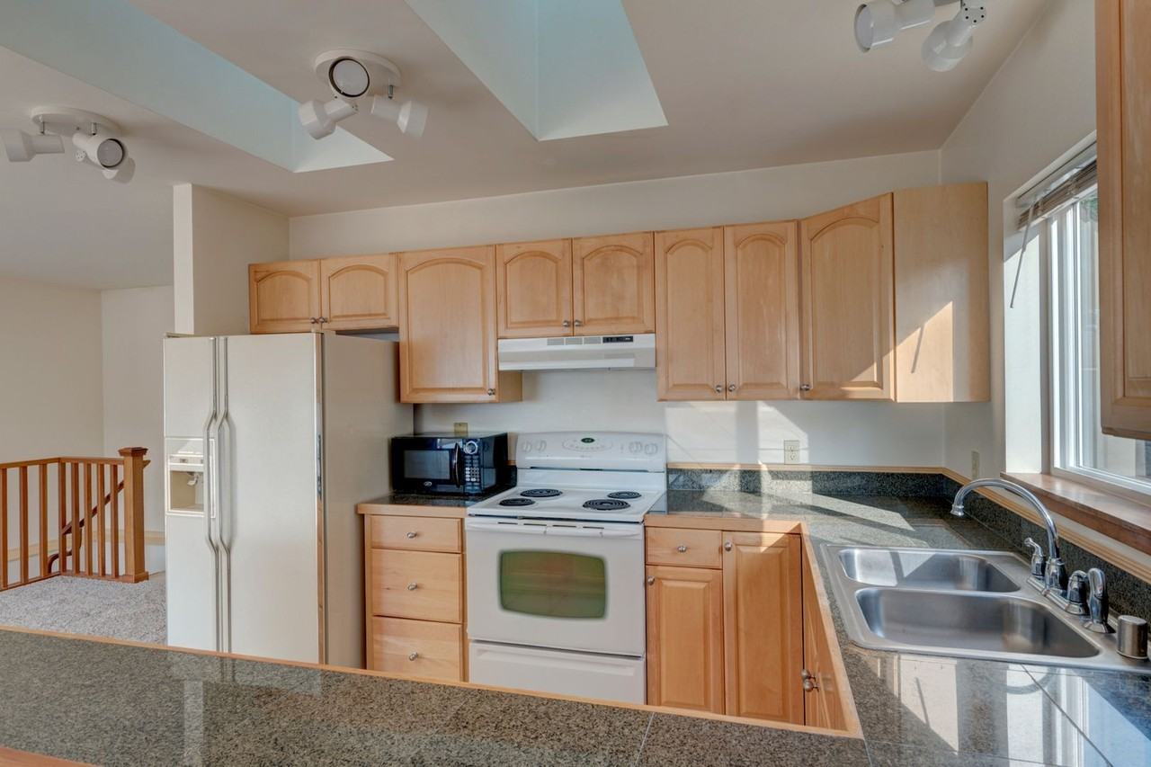 1094 South Halsey Drive - Photo 4 of 27