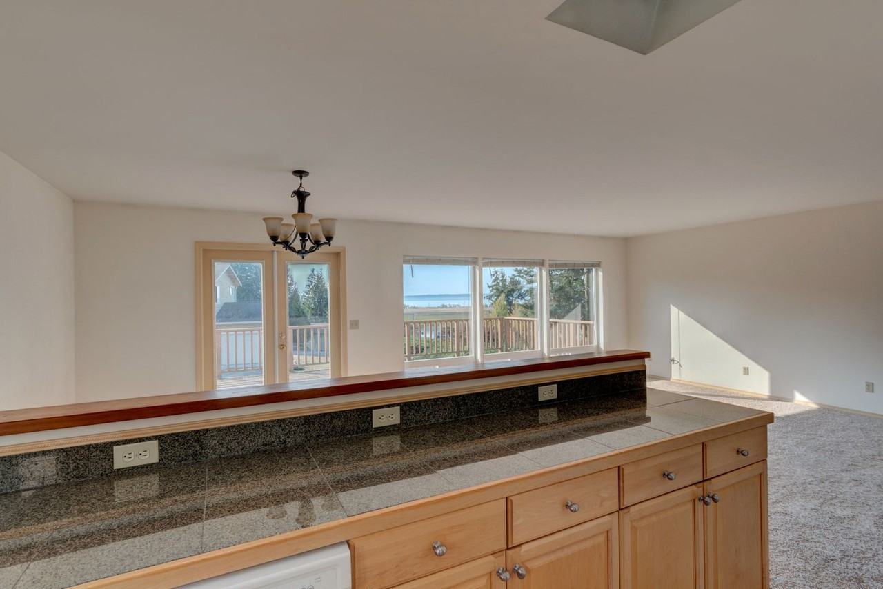 1094 South Halsey Drive - Photo 6 of 27