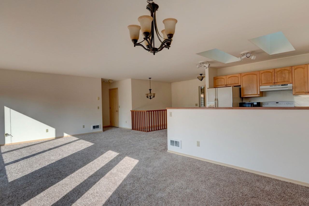 1094 South Halsey Drive - Photo 7 of 27