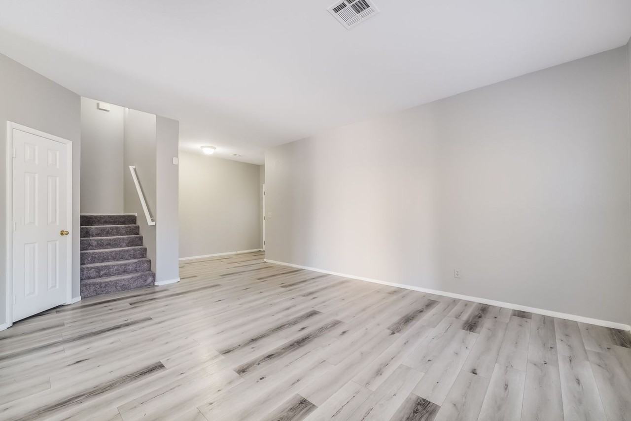 341 Lander Drive - Photo 4 of 25