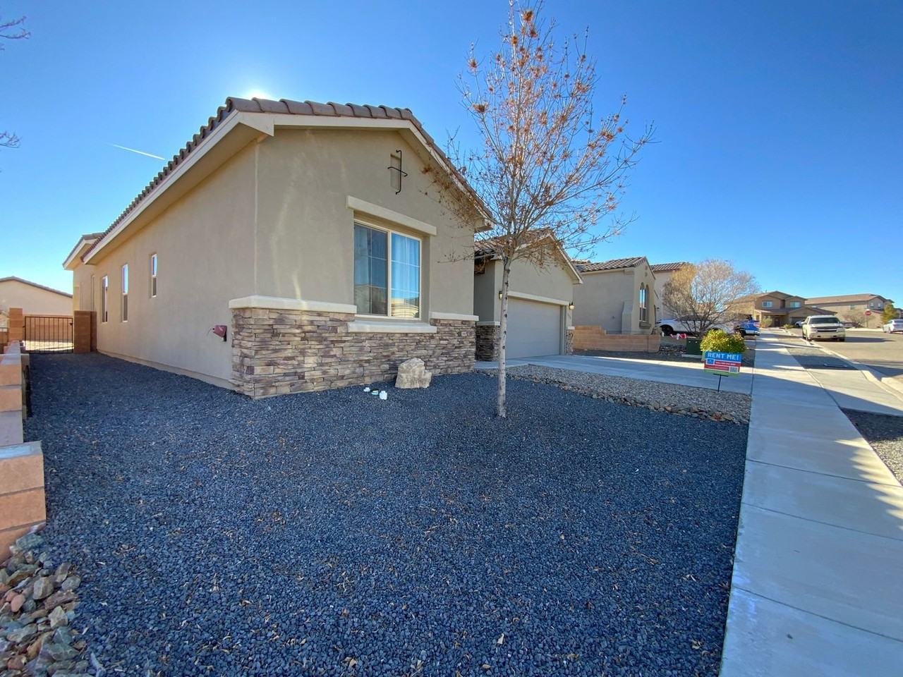 6928 Yukon Rd NE - Photo 3 of 46