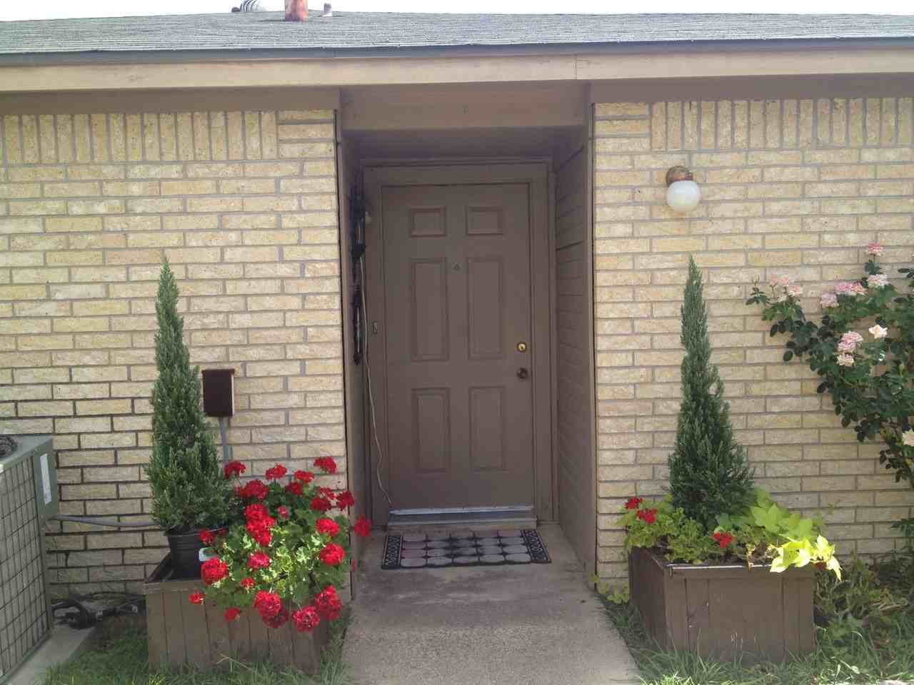 701 Wellesley Court - Photo 4 of 9