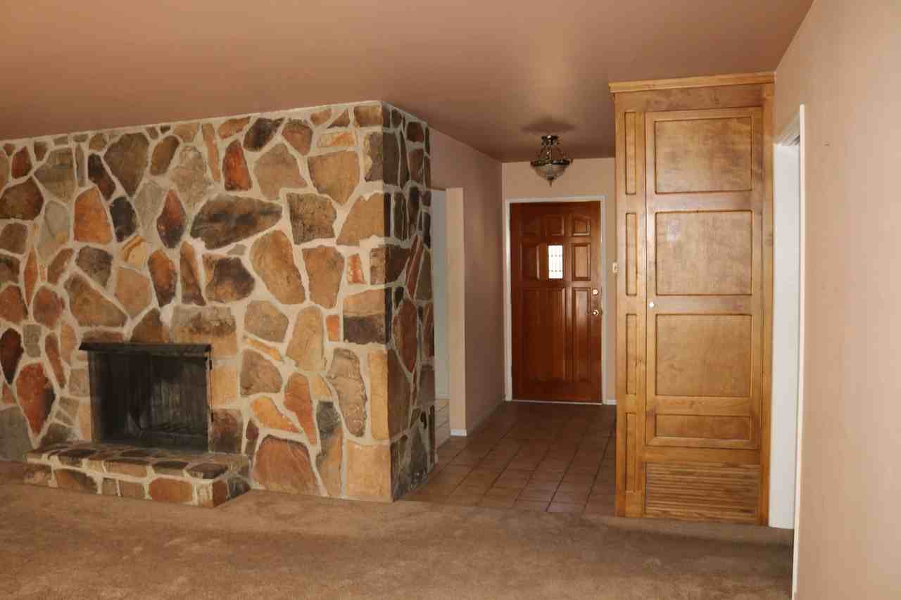 19275 Symeron Road - Photo 4 of 46