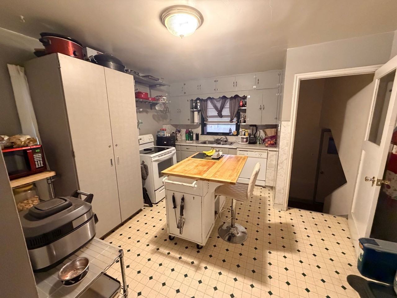 1015 12th Avenue - Photo 4 of 18