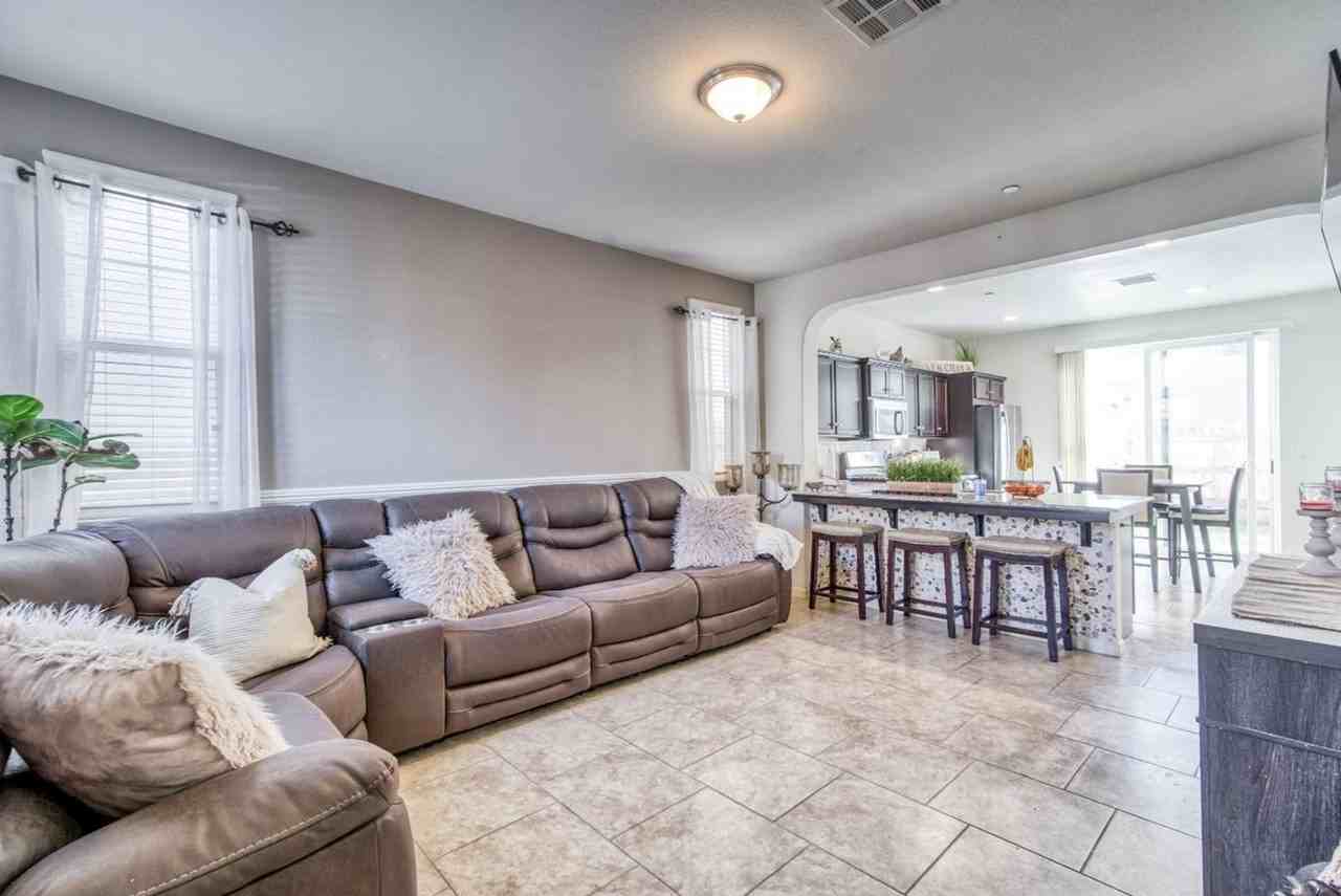 3762 Friendship Lane - Photo 4 of 22