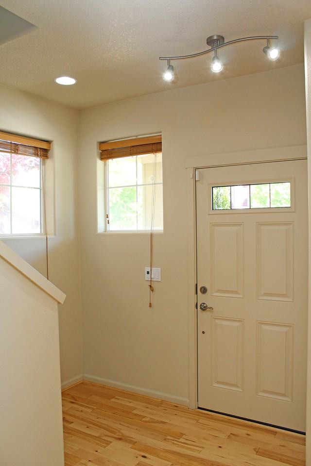 321 Northeast Edgeway Drive - Photo 3 of 33