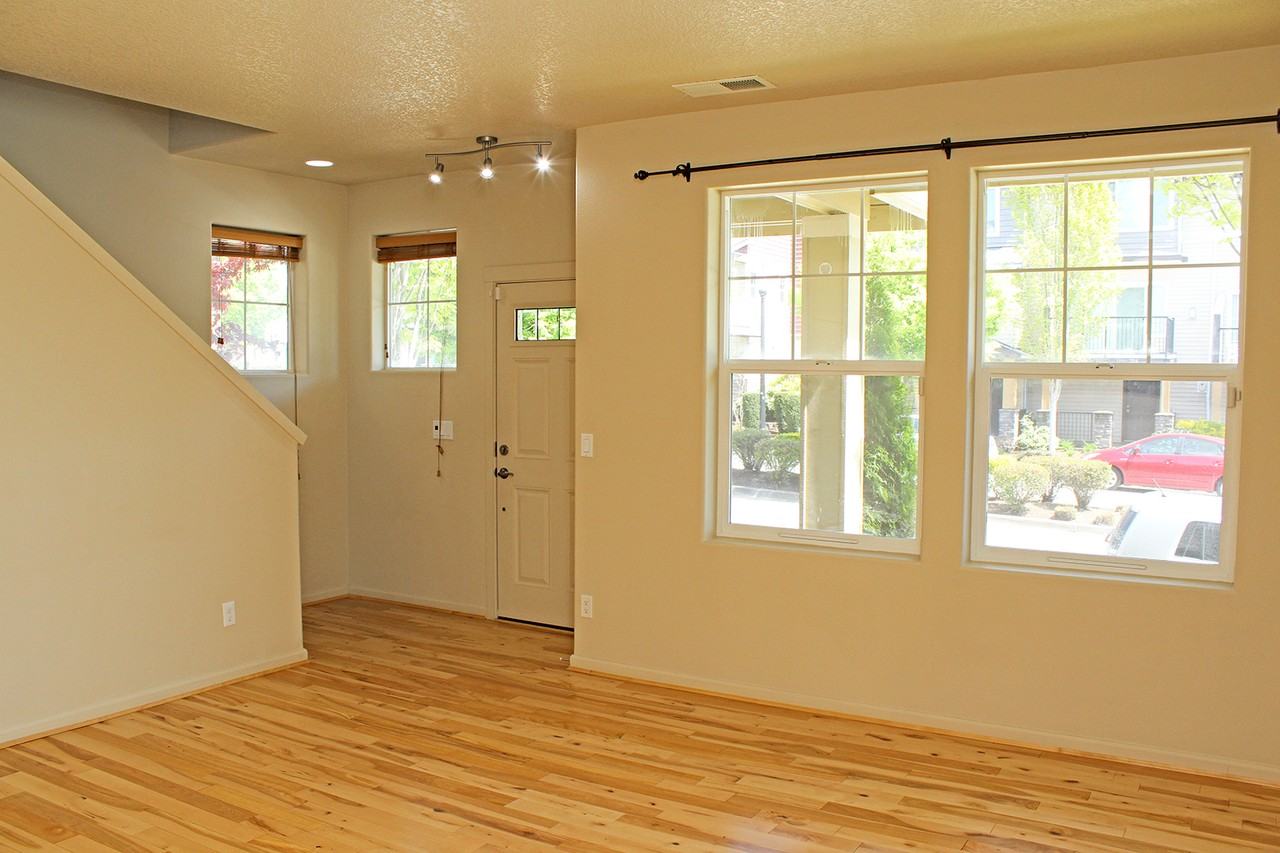 321 Northeast Edgeway Drive - Photo 5 of 33