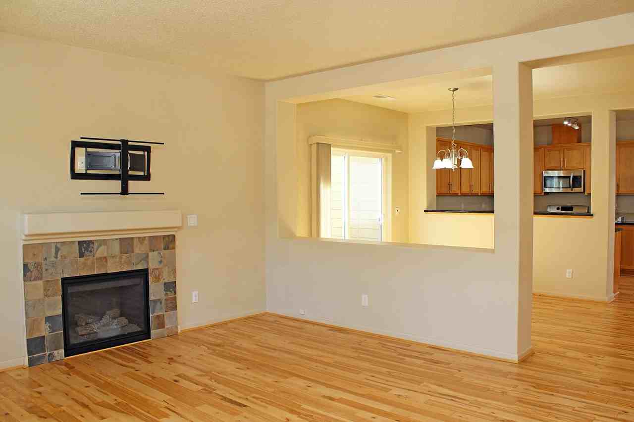 321 Northeast Edgeway Drive - Photo 7 of 33