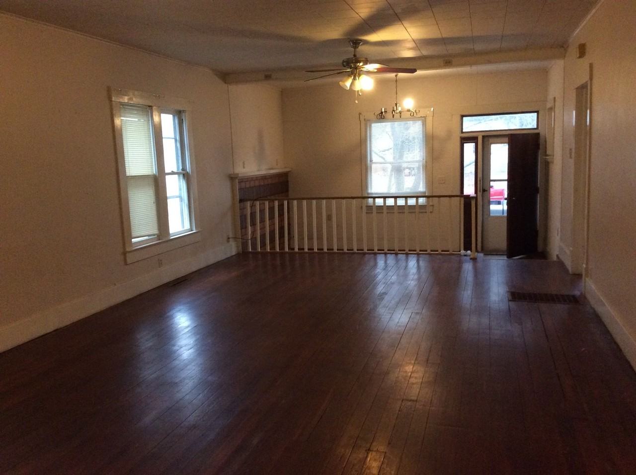 418 West 9th Street - Photo 2 of 19