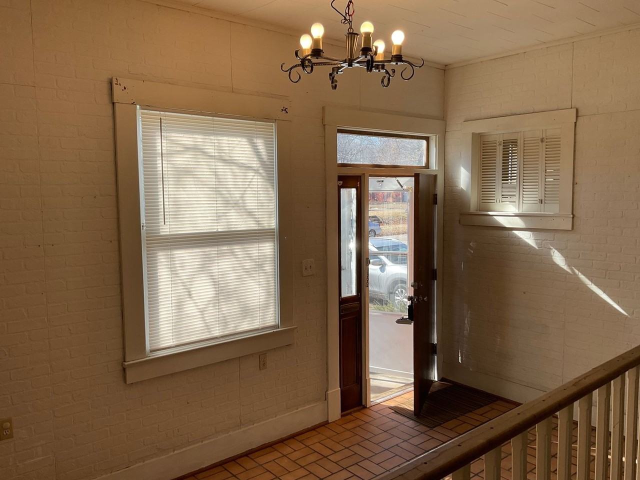 418 West 9th Street - Photo 3 of 19