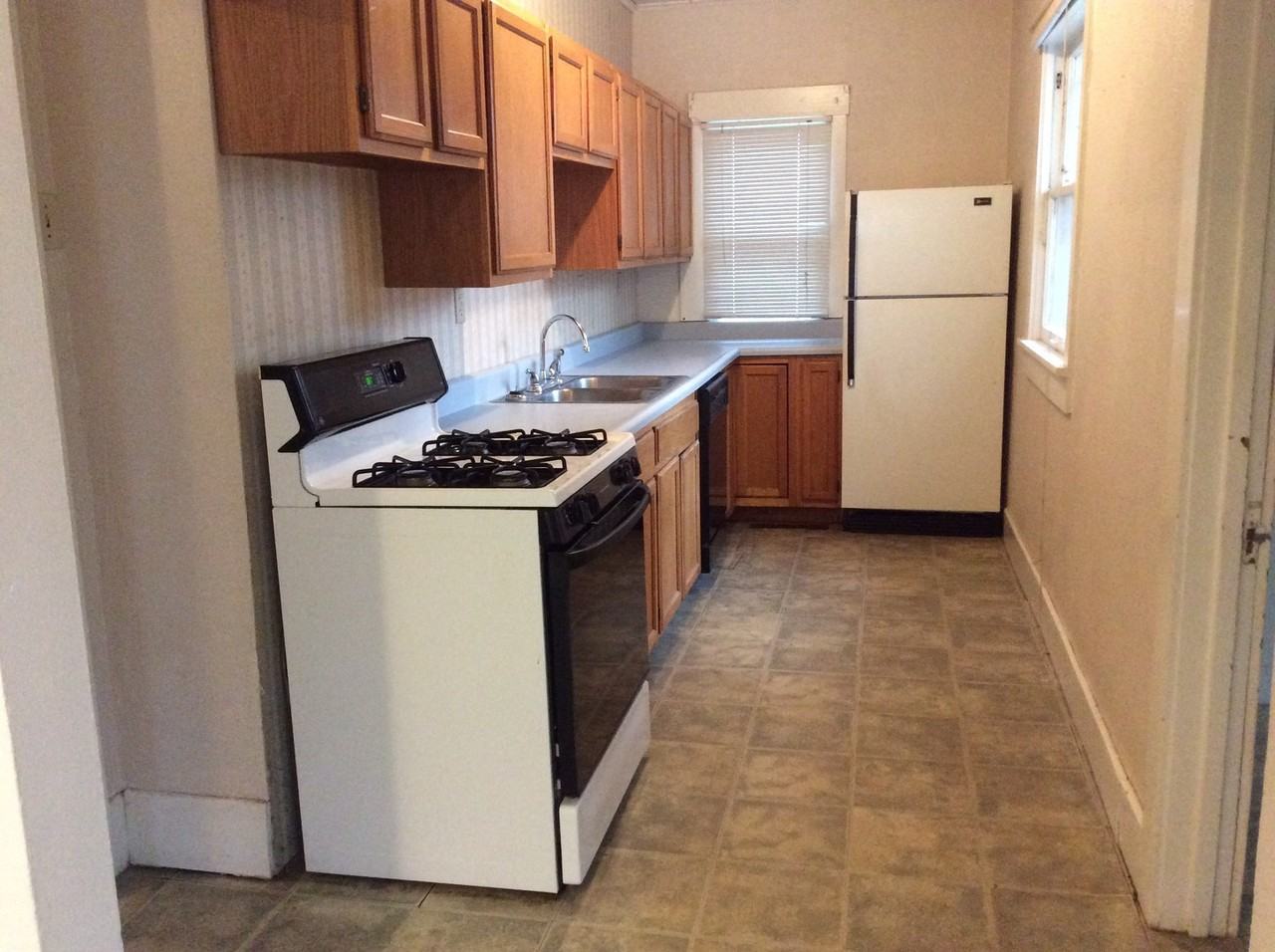 418 West 9th Street - Photo 6 of 19