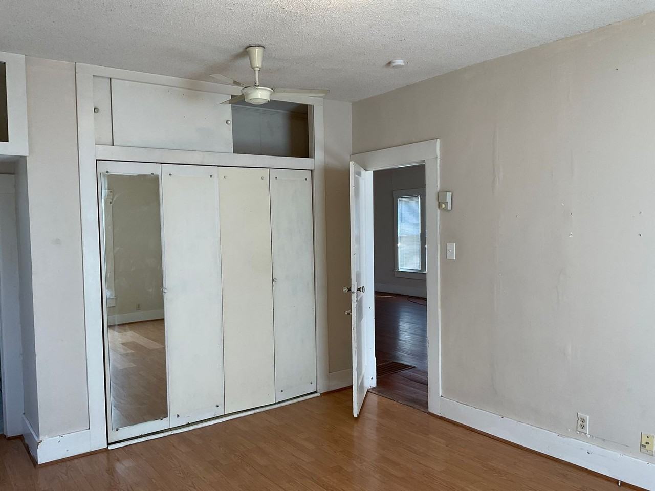 418 West 9th Street - Photo 7 of 19