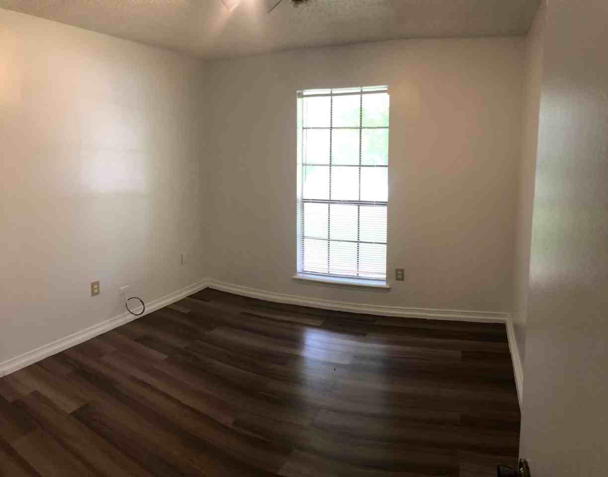 110 Boxwood Place North - Photo 5 of 15