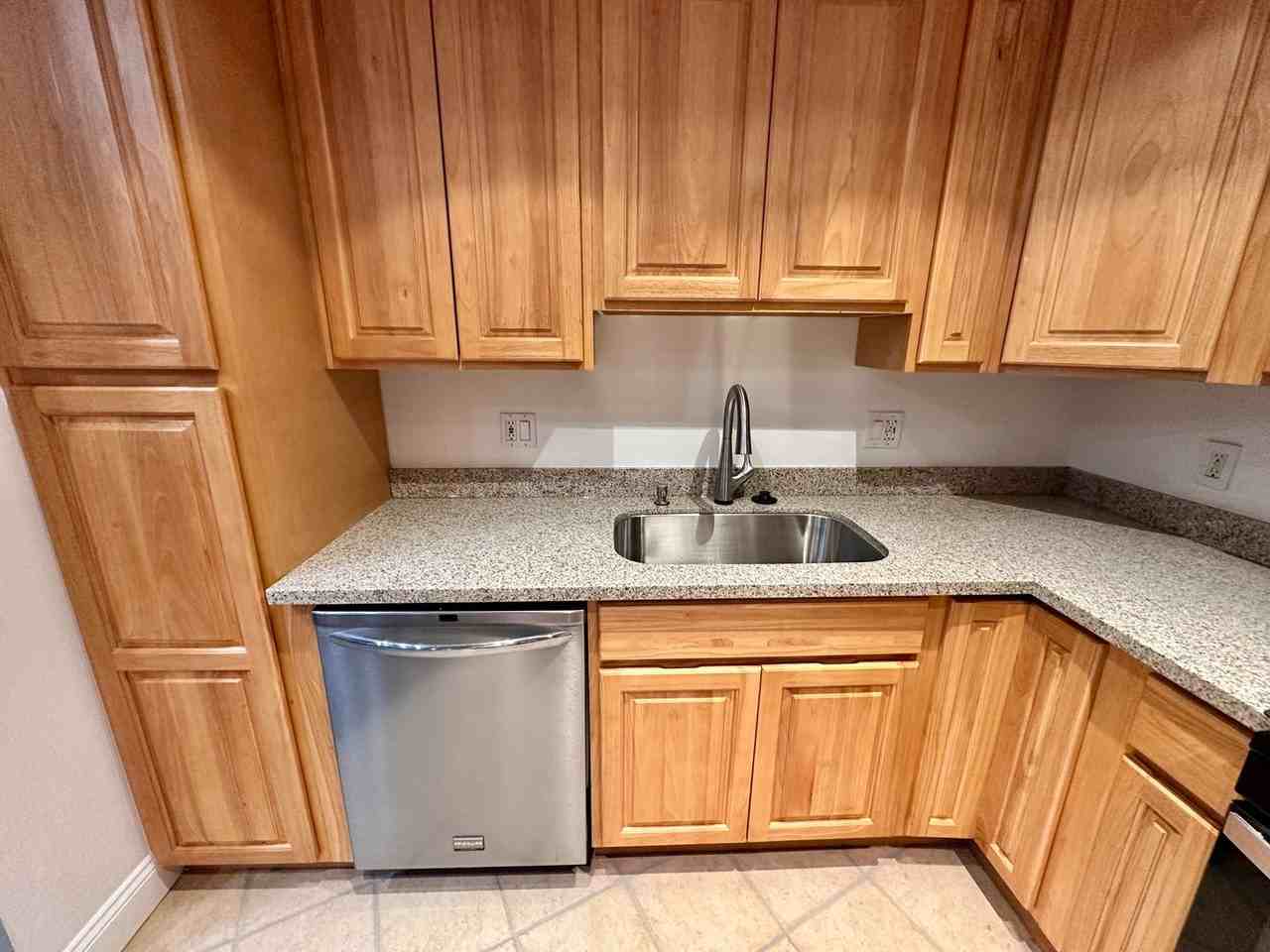 977 Santa Cruz Way - Photo 4 of 13