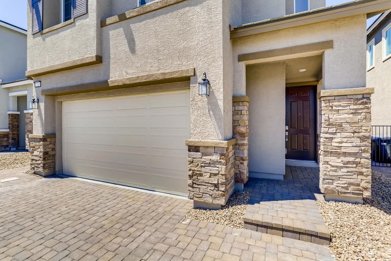 1285 Jaya Peak Court - Photo 4 of 28