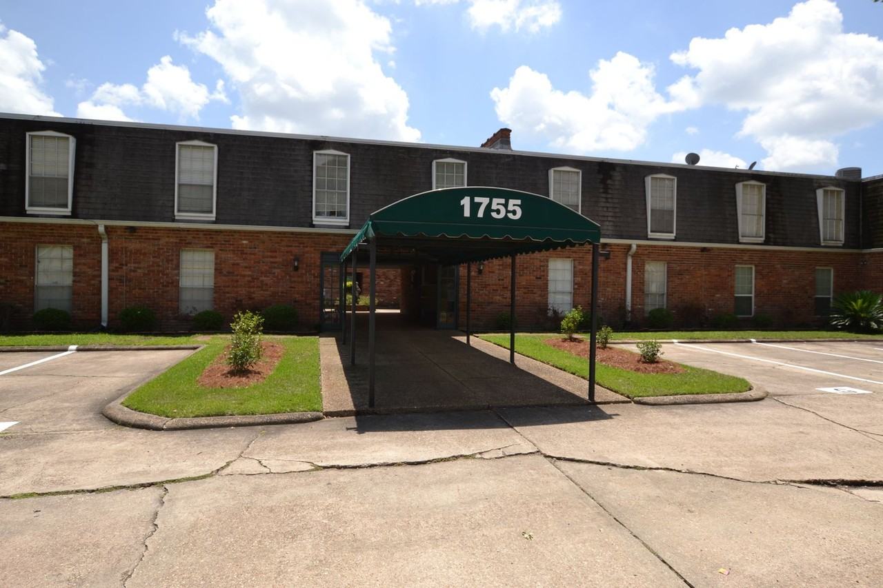 1755 College Drive #229 - Photo 2 of 30