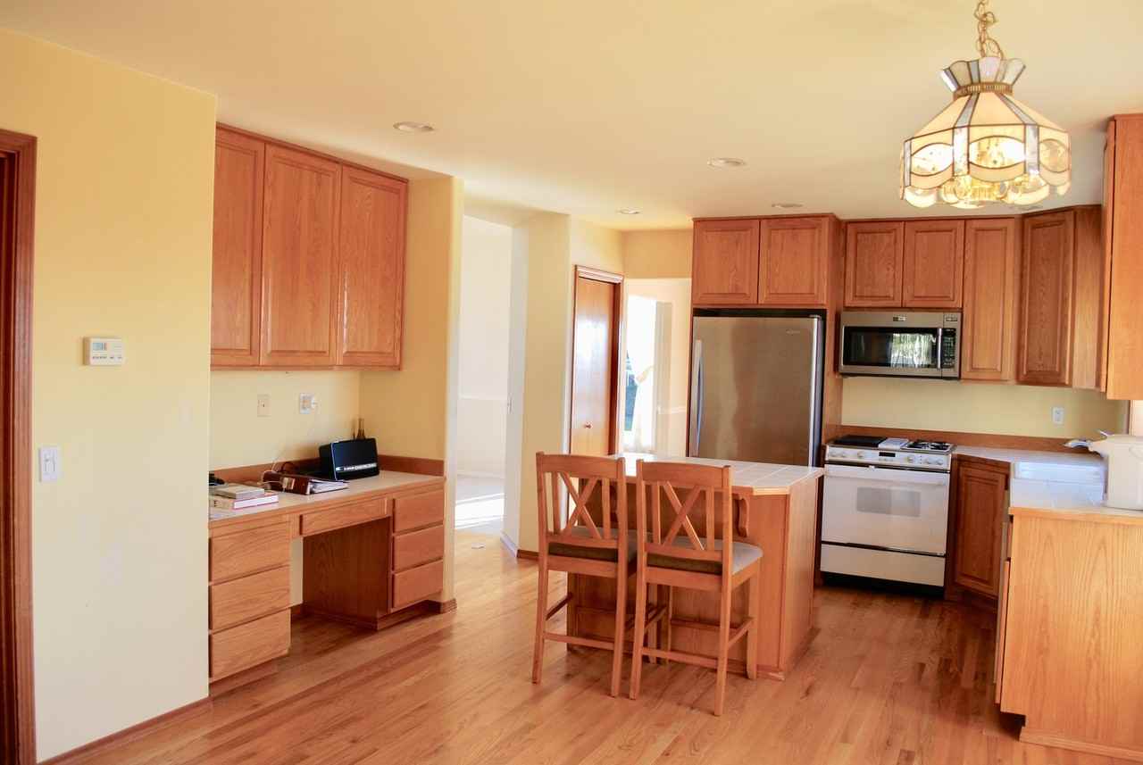 7301 77th Drive Northeast - Photo 2 of 25