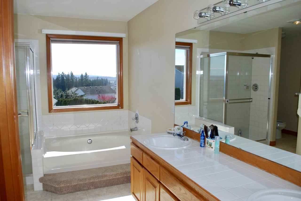 7301 77th Drive Northeast - Photo 4 of 25