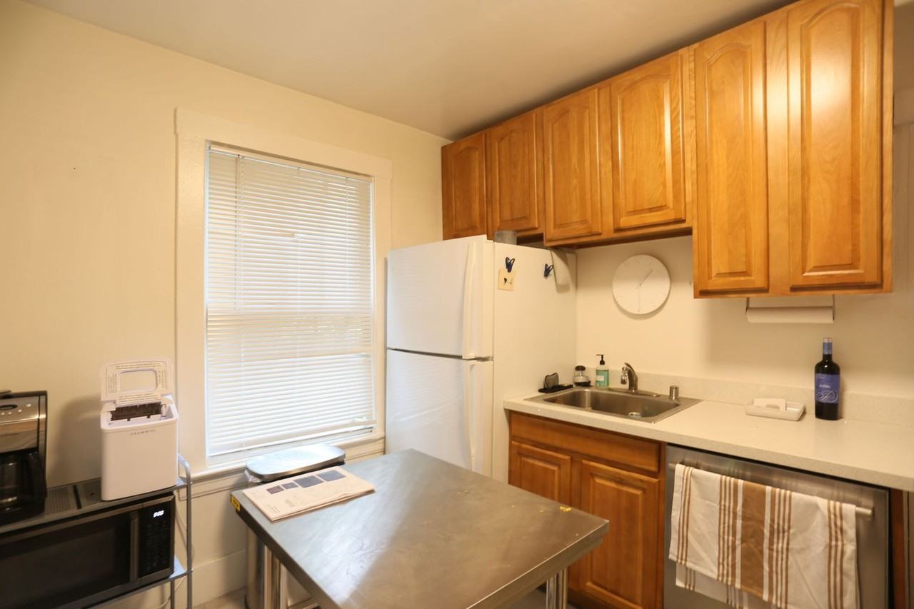 741 Douglass Street - Photo 6 of 15