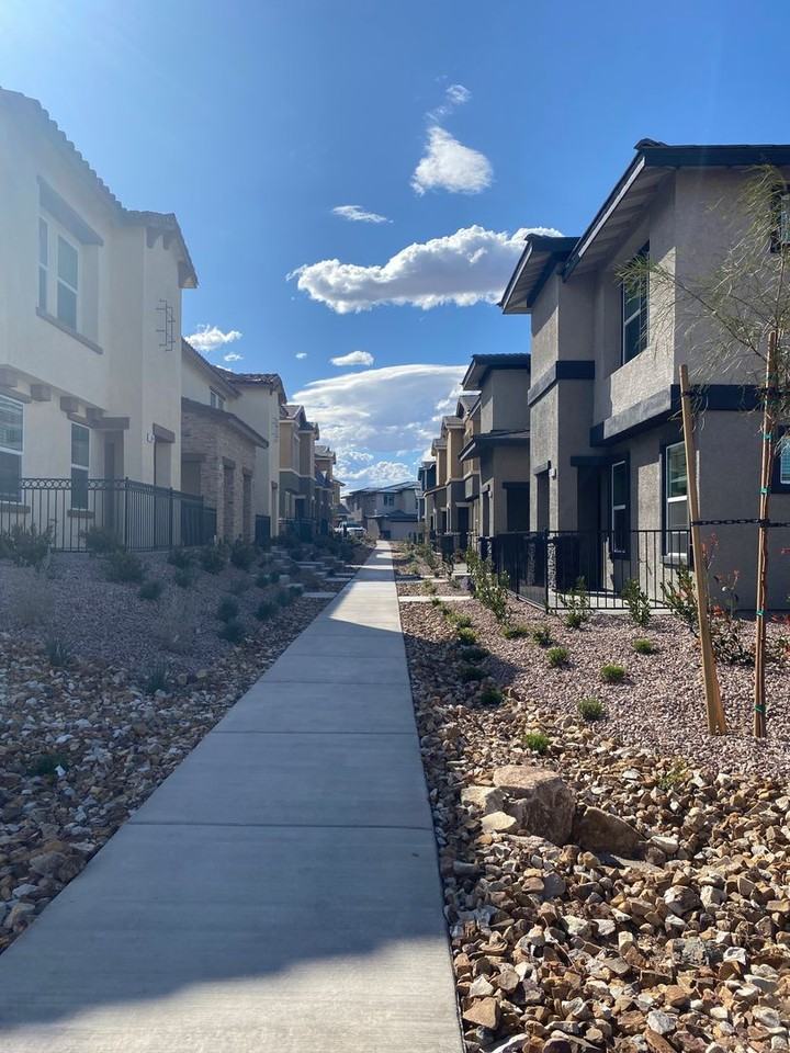 345 Summer Sparrow Avenue - Photo 2 of 50