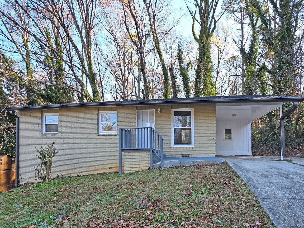 2332 Baywood Drive Southeast - Photo 2 of 28