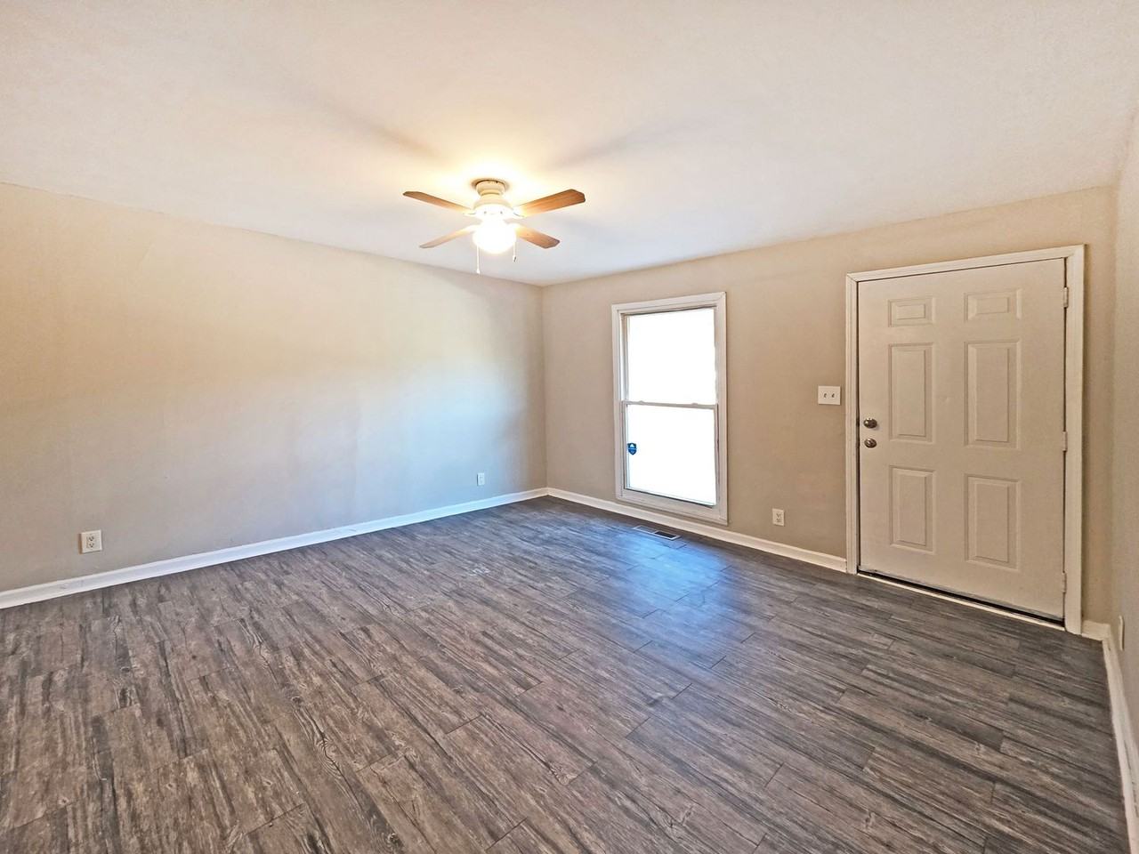 2332 Baywood Drive Southeast - Photo 6 of 28