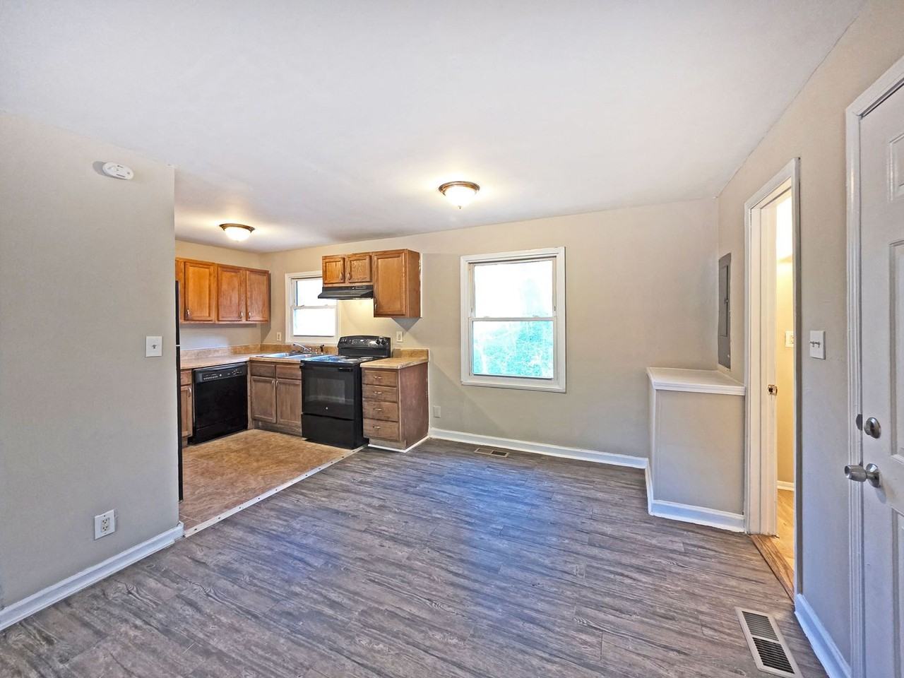 2332 Baywood Dr Se - Photo 7 of 24