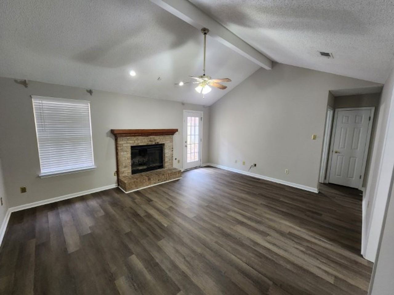 15 Honey Locust Court - Photo 4 of 19