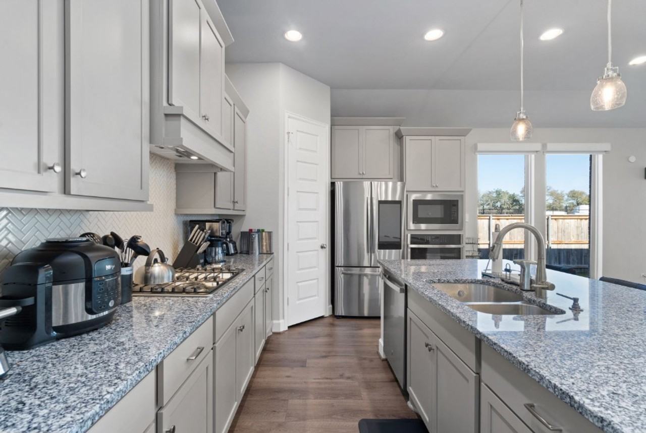 547 Jefferson Drive - Photo 2 of 31