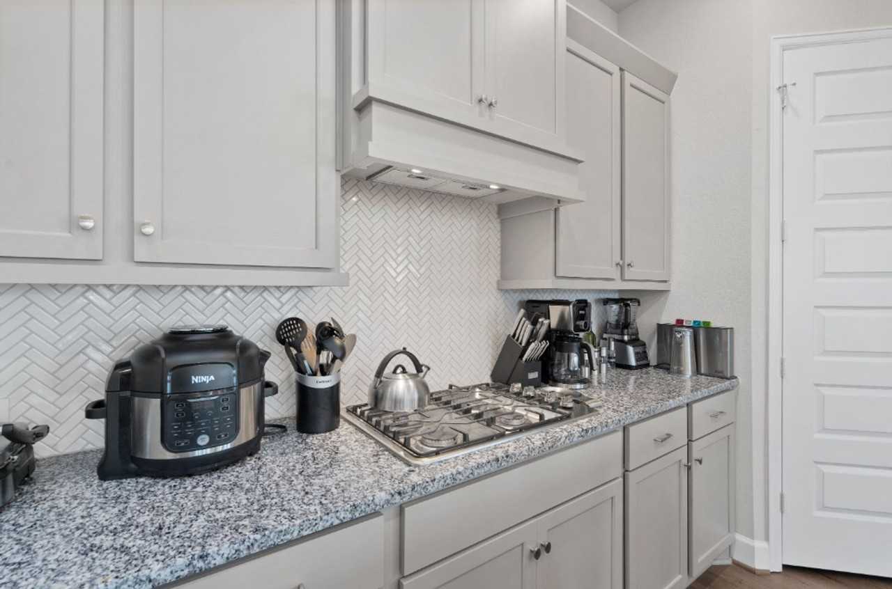 547 Jefferson Drive - Photo 3 of 31