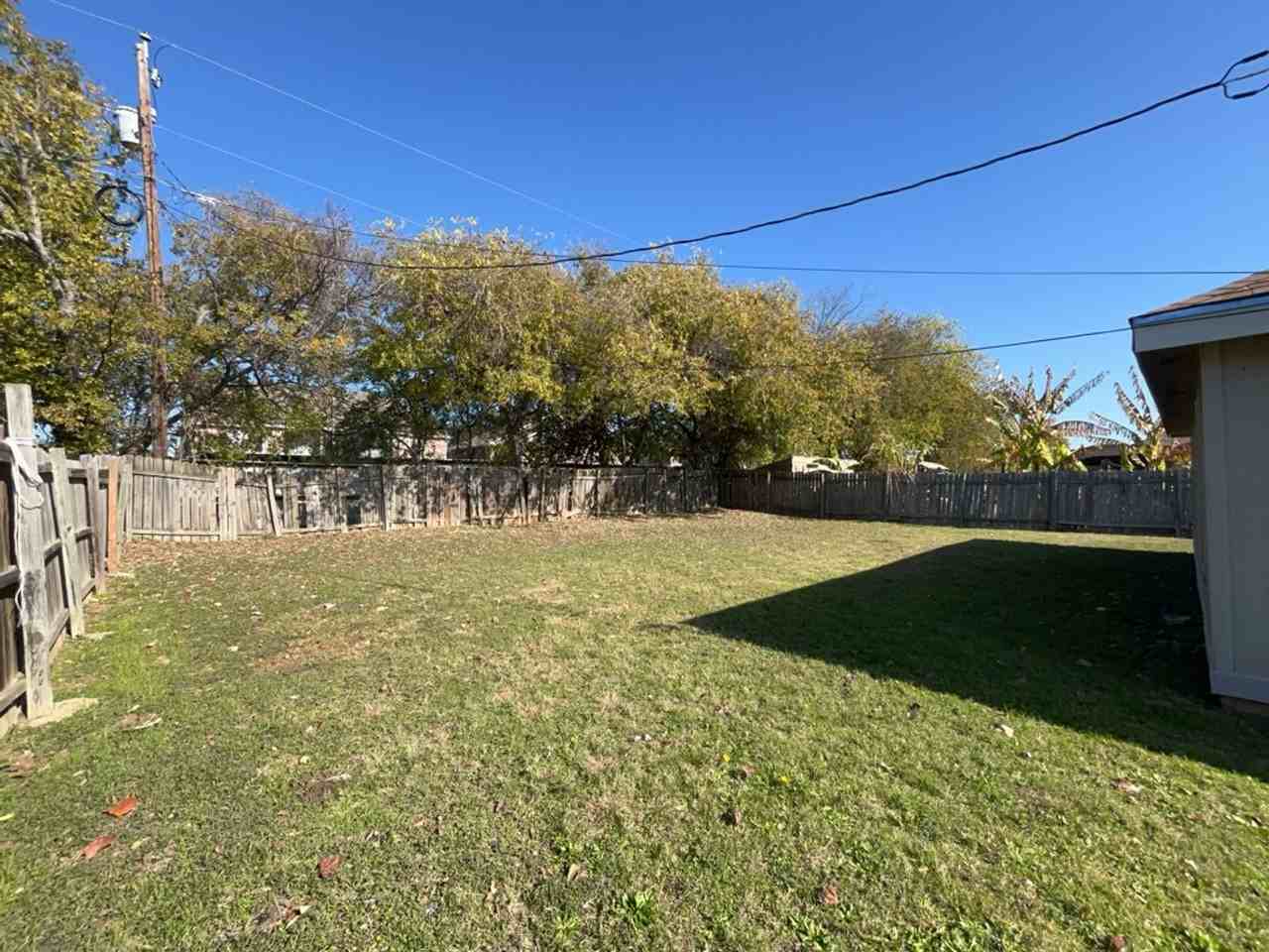 709 Lisa Lane - Photo 3 of 39