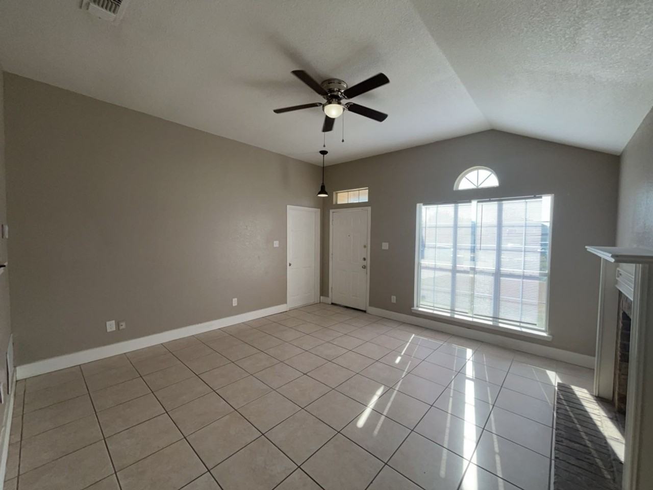 709 Lisa Lane - Photo 5 of 39