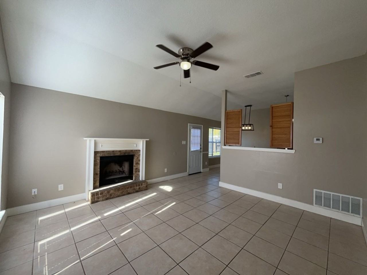 709 Lisa Lane - Photo 7 of 39