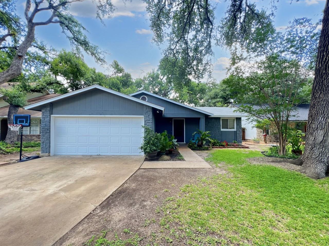 9731 Anderson Village Dr - Photo 2 of 23