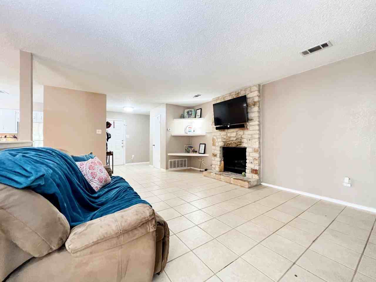 9731 Anderson Village Dr - Photo 6 of 23