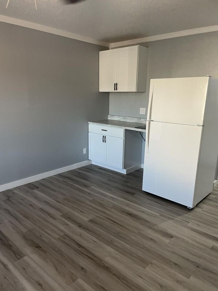 901 Apple Dr - Photo 2 of 25