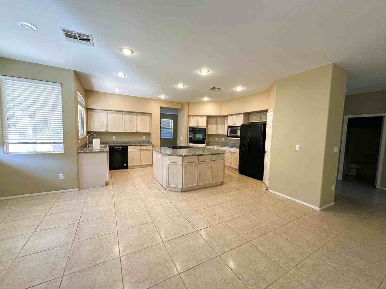 767 Tossa De Mar Avenue - Photo 4 of 36