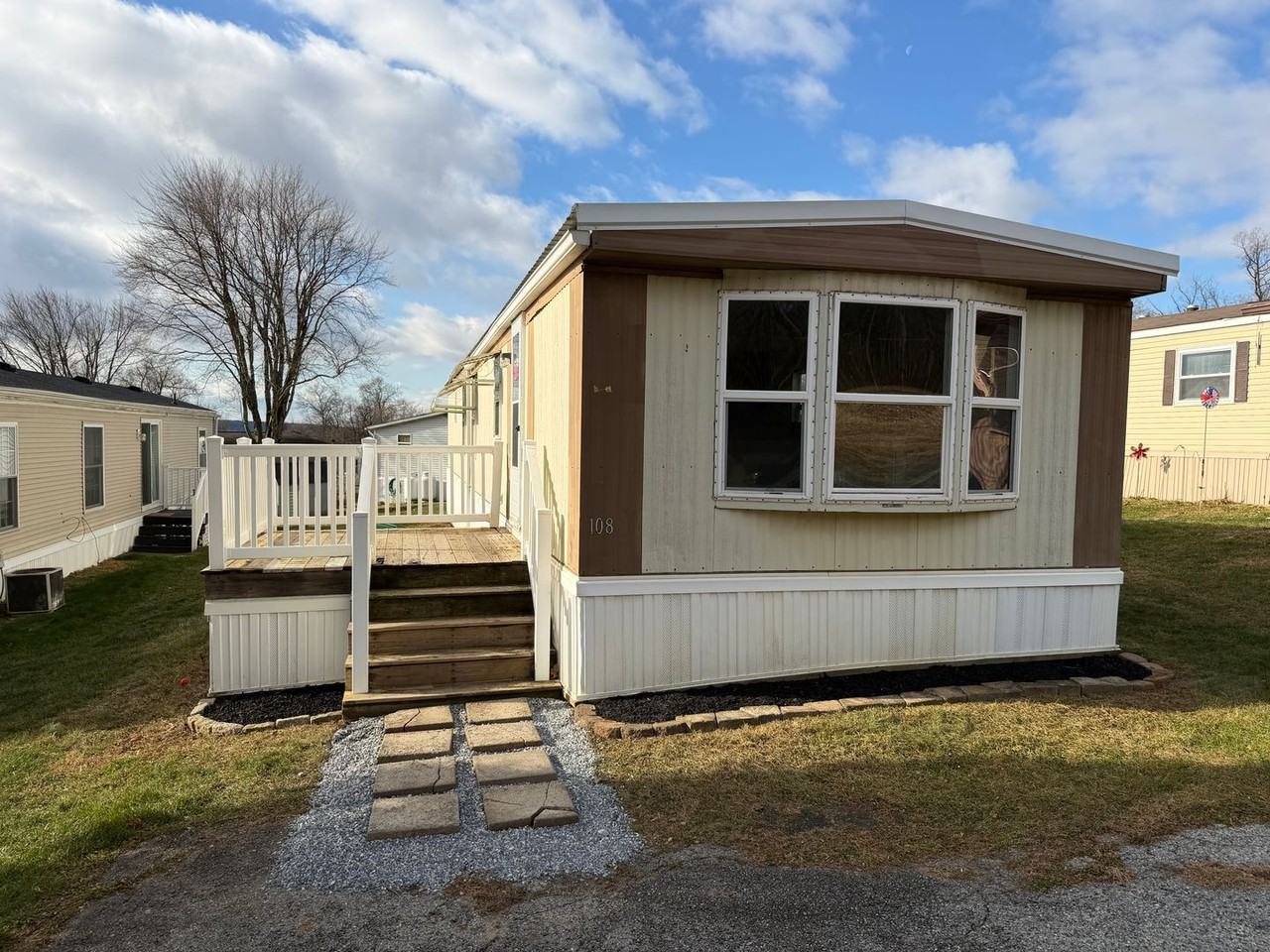 108 Hideaway Lane - Photo 2 of 24