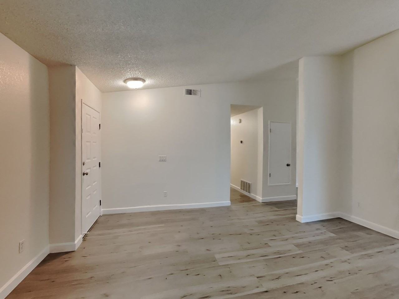 5031 Fernwood Circle - Photo 4 of 21