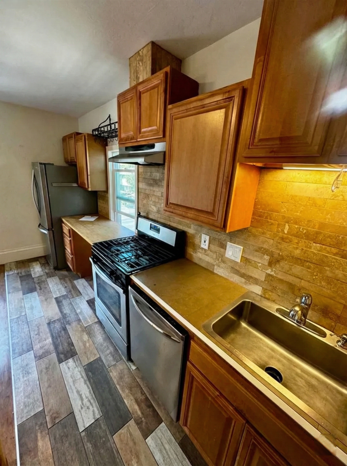 740 Alcatraz Ave - Photo 5 of 9