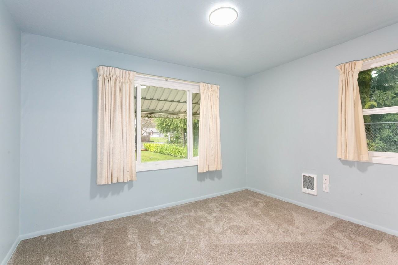 11103 C Street South - Photo 2 of 40