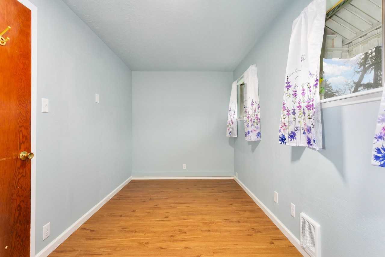 11103 C Street South - Photo 4 of 40