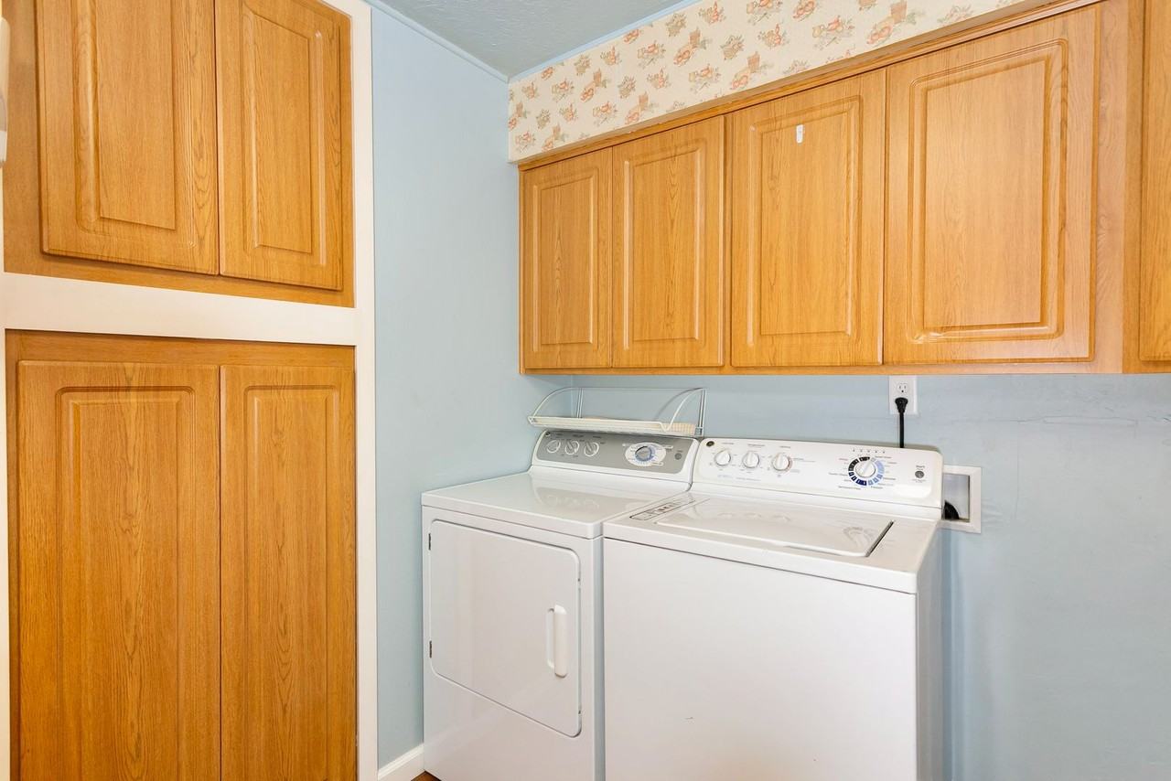 11103 C Street South - Photo 5 of 40